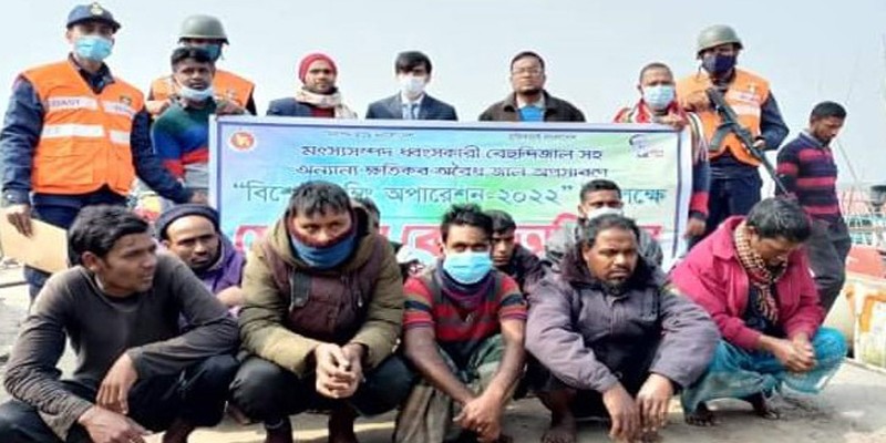 বাগেরহাটে ১০ লাখ পোনাসহ ৯ জেলে আটক বাগেরহাটে ১০ লাখ পোনাসহ ৯ জেলে আটক
