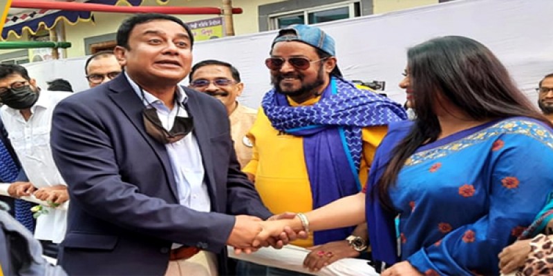 মনে হচ্ছে জাতীয় নির্বাচনের চেয়েও বড় নির্বাচন মনে হচ্ছে জাতীয় নির্বাচনের চেয়েও বড় নির্বাচন