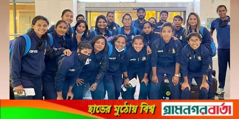 বিশ্বকাপ খেলতে উড়াল দিলো নারী ক্রিকেটারদের প্লেন বিশ্বকাপ খেলতে উড়াল দিলো নারী ক্রিকেটারদের প্লেন