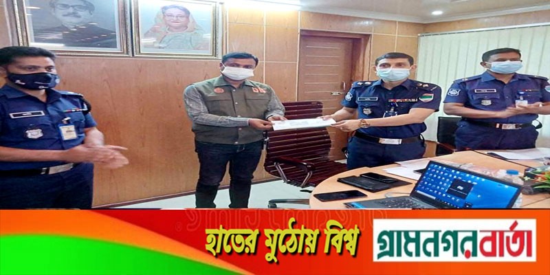 সেরা পুলিশ অফিসারের পুরস্কার পেলেন অজয় কুমার কুন্ডু সেরা পুলিশ অফিসারের পুরস্কার পেলেন অজয় কুমার কুন্ডু