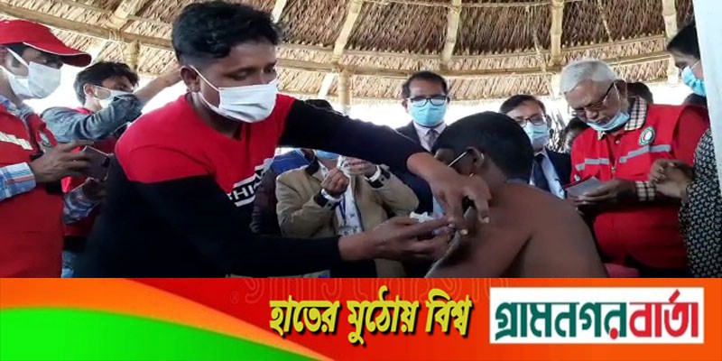 টিকা পেল সুন্দরবনের দুবলার চরের শুটকি পল্লীর জেলেরা টিকা পেল সুন্দরবনের দুবলার চরের শুটকি পল্লীর জেলেরা