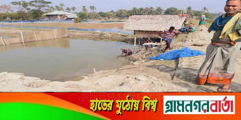 খননকৃত সরকারি খাল দখল করে মাছ চাষের অভিযোগ খননকৃত সরকারি খাল দখল করে মাছ চাষের অভিযোগ