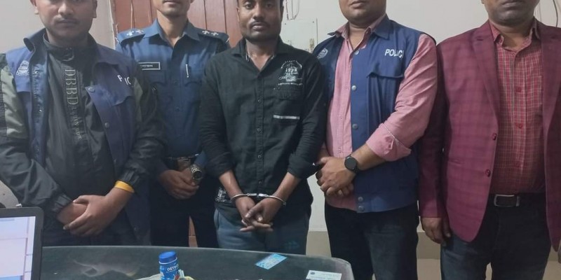 শিবচরে ইয়াবাসহ মাদক ব্যবসায়ী আটক শিবচরে ইয়াবাসহ মাদক ব্যবসায়ী আটক
