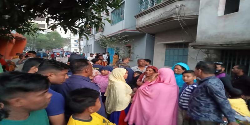 সিরাজদিখানে তিনতলা আবাসিক ভবনে আগুন সিরাজদিখানে তিনতলা আবাসিক ভবনে আগুন