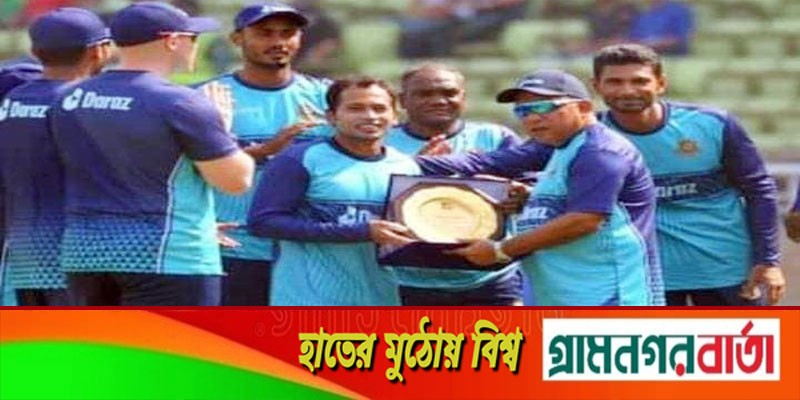 মুশফিকের ১০০তম টি-টোয়েন্টি ম্যাচে বিসিবির সম্মাননা মুশফিকের ১০০তম টি-টোয়েন্টি ম্যাচে বিসিবির সম্মাননা