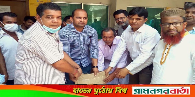 মাদারীপুরে জাটকা আহরণে বিরত থাকা জেলেদের মাঝে খাদ্য শস্য বিতরণ মাদারীপুরে জাটকা আহরণে বিরত থাকা জেলেদের মাঝে খাদ্য শস্য বিতরণ