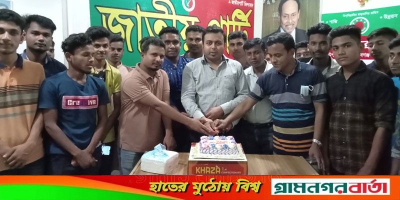 শিবগঞ্জে এরশাদের জন্মদিনে কেক কর্তন দোয়া ও আলোচনা সভা শিবগঞ্জে এরশাদের জন্মদিনে কেক কর্তন দোয়া ও আলোচনা সভা