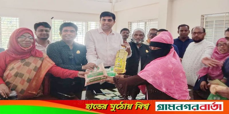 শ্রীনগর ষোলঘরে ৪৮৮জন পেল টিসিবির পণ্য শ্রীনগর ষোলঘরে ৪৮৮জন পেল টিসিবির পণ্য