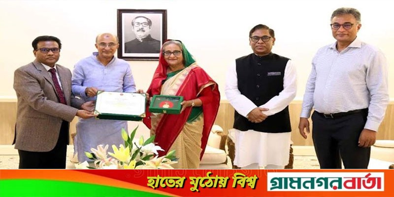 বিদ্যুৎ বিভাগের ‘স্বাধীনতা পুরস্কার প্রধানমন্ত্রীর হাতে বিদ্যুৎ বিভাগের ‘স্বাধীনতা পুরস্কার প্রধানমন্ত্রীর হাতে