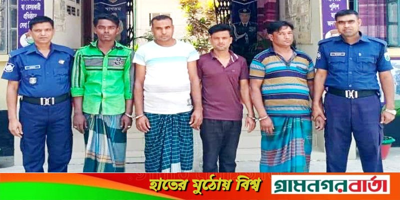 নন্দীগ্রামে পুলিশের অভিযানে গ্রেপ্তার ৪ নন্দীগ্রামে পুলিশের অভিযানে গ্রেপ্তার ৪