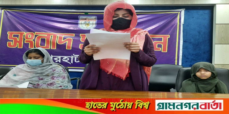 মোংলায় যুবলীগ নেতার ভয়ে কলেজছাত্রীসহ দুই মেয়ে নিয়ে পালিয়ে বেড়াচ্ছেন মা মোংলায় যুবলীগ নেতার ভয়ে কলেজছাত্রীসহ দুই মেয়ে নিয়ে পালিয়ে বেড়াচ্ছেন মা