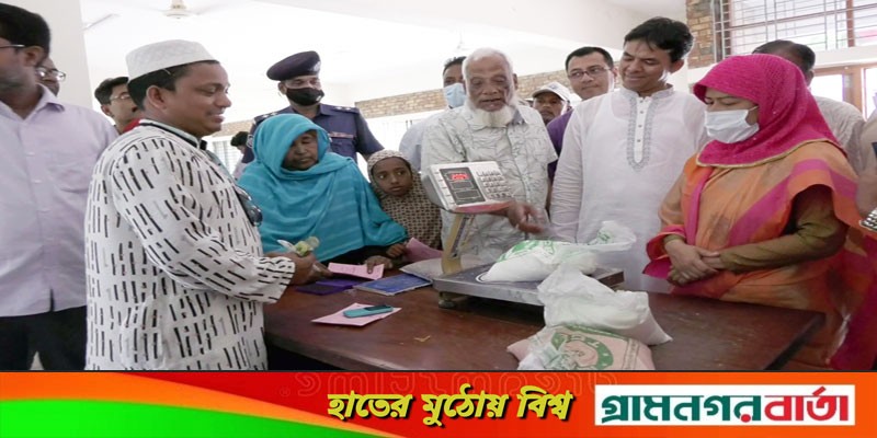 দ্বিতীয় দফায় মাদারীপুরে ৫১ হাজার পরিবার পাচ্ছে টিসিবির পণ্য দ্বিতীয় দফায় মাদারীপুরে ৫১ হাজার পরিবার পাচ্ছে টিসিবির পণ্য