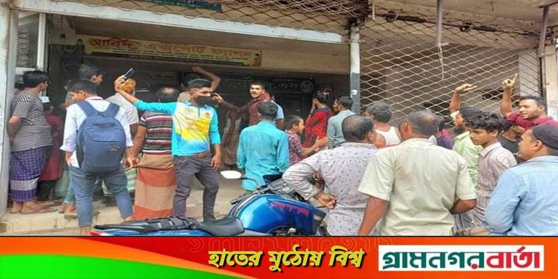 প্রতিবাদ করায় দিনমজুরের দাঁড়ি ছিড়ে ফেলার অভিযোগ প্রতিবাদ করায় দিনমজুরের দাঁড়ি ছিড়ে ফেলার অভিযোগ