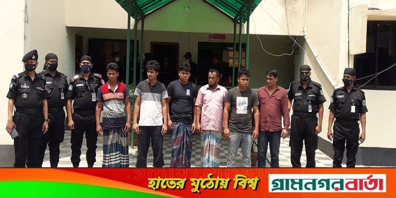 মাদারীপুরে অস্ত্র ও গুলিসহ র্যাবের হাতে ৬ জন গ্রেফতার মাদারীপুরে অস্ত্র ও গুলিসহ র্যাবের হাতে ৬ জন গ্রেফতার