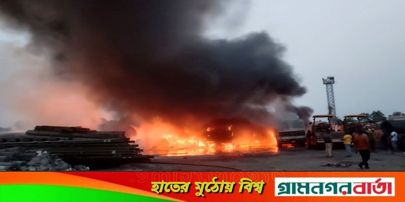 বেনাপোল বন্দরে আগুনে পুড়ল ৩ ভারতীয় ট্রাক বেনাপোল বন্দরে আগুনে পুড়ল ৩ ভারতীয় ট্রাক