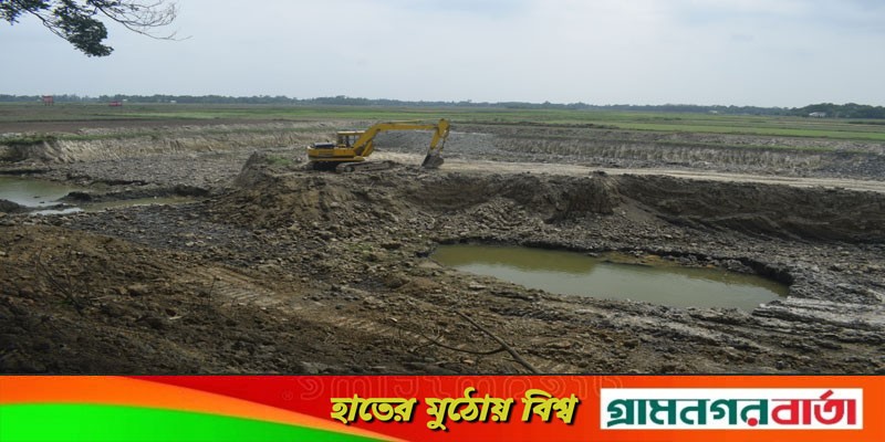 সিরাজদিখানে ফসলি জমির মাটি কেটে বিক্রি সিরাজদিখানে ফসলি জমির মাটি কেটে বিক্রি