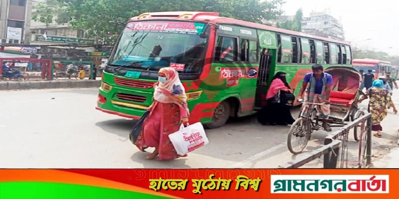 নীলক্ষেতে যান চলাচল স্বাভাবিক, খুলেছে নিউমার্কেট নীলক্ষেতে যান চলাচল স্বাভাবিক, খুলেছে নিউমার্কেট