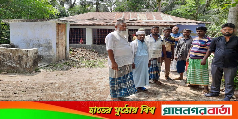 ২‘শ বছরের পুরোনো মসজিদের পাশে নুতন মসজিদ নির্মাণের চেষ্টা, ক্ষুব্ধ এলাকাবাসী ২‘শ বছরের পুরোনো মসজিদের পাশে নুতন মসজিদ নির্মাণের চেষ্টা, ক্ষুব্ধ এলাকাবাসী
