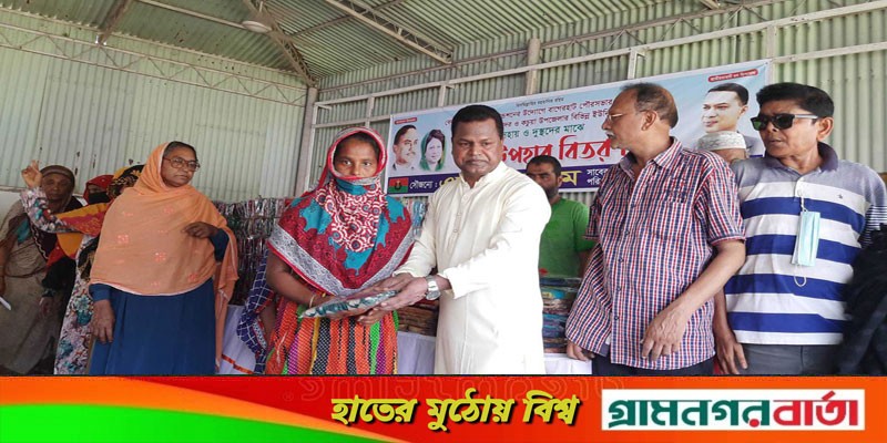 ঈদ উপলক্ষে বাগেরহাটে শাড়ি-লুঙ্গি বিতরণ ঈদ উপলক্ষে বাগেরহাটে শাড়ি-লুঙ্গি বিতরণ