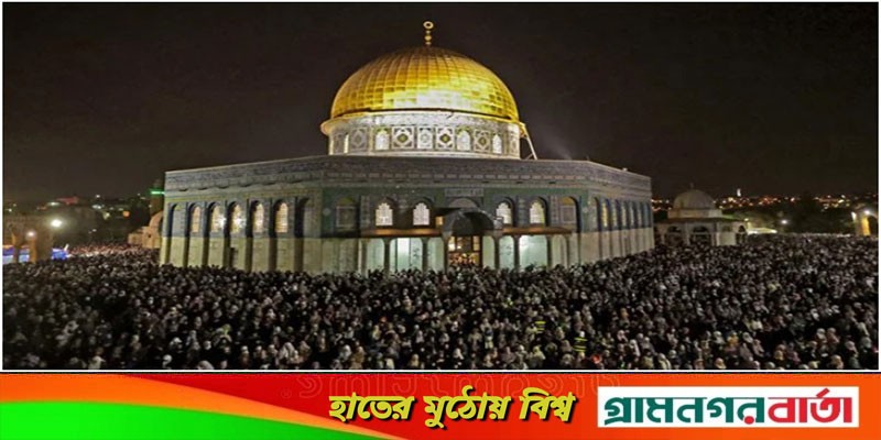 আল-আকসায় আবারও ইসরায়েলি হামলায় ৪২ ফিলিস্তিনি আহত আল-আকসায় আবারও ইসরায়েলি হামলায় ৪২ ফিলিস্তিনি আহত