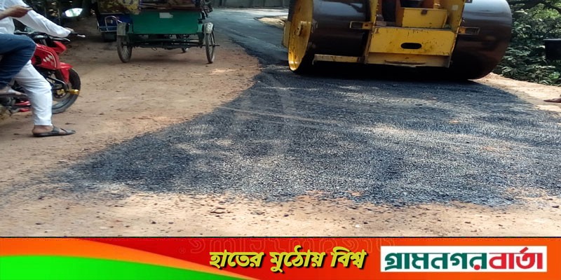 শ্রীনগরে রাস্তার কাজে প্রাইম কোড ছাড়াই কার্পেটিং করার অভিযোগ শ্রীনগরে রাস্তার কাজে প্রাইম কোড ছাড়াই কার্পেটিং করার অভিযোগ