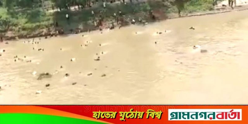 গার্মেন্টসকর্মীসহ শতাধিক যাত্রী নিয়ে ডুবলো নৌকা গার্মেন্টসকর্মীসহ শতাধিক যাত্রী নিয়ে ডুবলো নৌকা
