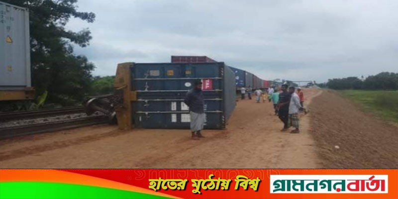 ৮ ঘণ্টার পর ৩ রুটের ট্রেন চলাচল স্বাভাবিক ৮ ঘণ্টার পর ৩ রুটের ট্রেন চলাচল স্বাভাবিক