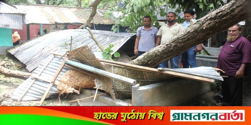 নন্দীগ্রামে ঝড়ে ব্যাপক ক্ষয়ক্ষতি নন্দীগ্রামে ঝড়ে ব্যাপক ক্ষয়ক্ষতি