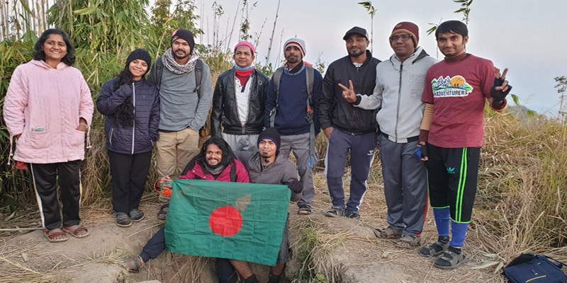 স্বপ্ন পাহাড়ের খোঁজে স্বপ্ন পাহাড়ের খোঁজে