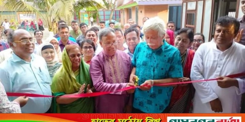 লৌহজংয়ে কম্পিউটার প্রশিক্ষণ কেন্দ্র উদ্বোধন করলেন অধ্যাপক জাফর ইকবাল লৌহজংয়ে কম্পিউটার প্রশিক্ষণ কেন্দ্র উদ্বোধন করলেন অধ্যাপক জাফর ইকবাল