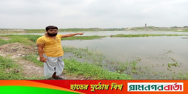 সিরাজদিখানে মাছ চাষিকে মাছের ঘেড়ে বাঁধ দিতে বাধার অভিযোগ, হুমকির মুখে মাছ চাষ সিরাজদিখানে মাছ চাষিকে মাছের ঘেড়ে বাঁধ দিতে বাধার অভিযোগ, হুমকির মুখে মাছ চাষ