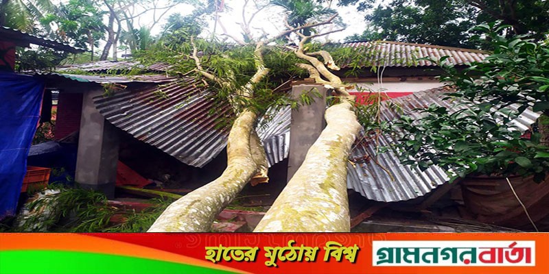 বাগেরহাটে কাল বৈশাখীতে শতাধিক বাড়িঘর বিধ্বস্ত বাগেরহাটে কাল বৈশাখীতে শতাধিক বাড়িঘর বিধ্বস্ত