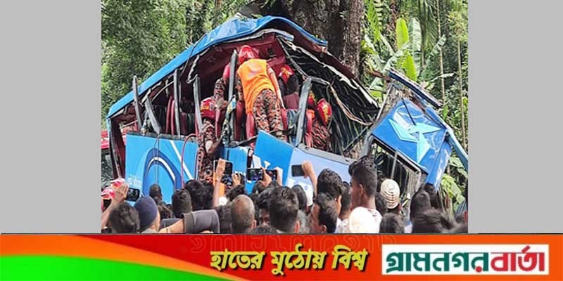 বাস নিয়ন্ত্রণ হারিয়ে গাছের সঙ্গে ধাক্কা, নিহত ৮, আহত ২০ বাস নিয়ন্ত্রণ হারিয়ে গাছের সঙ্গে ধাক্কা, নিহত ৮, আহত ২০