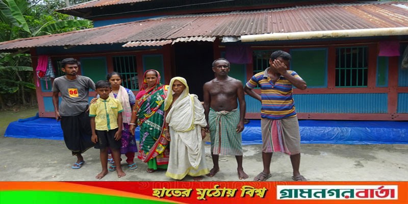 মোরেলগঞ্জে প্রভাবশালীদের রোষানলে কৃষক পরিবার মোরেলগঞ্জে প্রভাবশালীদের রোষানলে কৃষক পরিবার