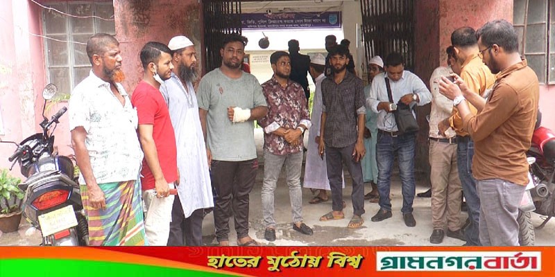 মাদারীপুরে চাঁদা না পেয়ে স্বর্ণ ব্যবসায়ীকে কুপিয়ে জখম মাদারীপুরে চাঁদা না পেয়ে স্বর্ণ ব্যবসায়ীকে কুপিয়ে জখম