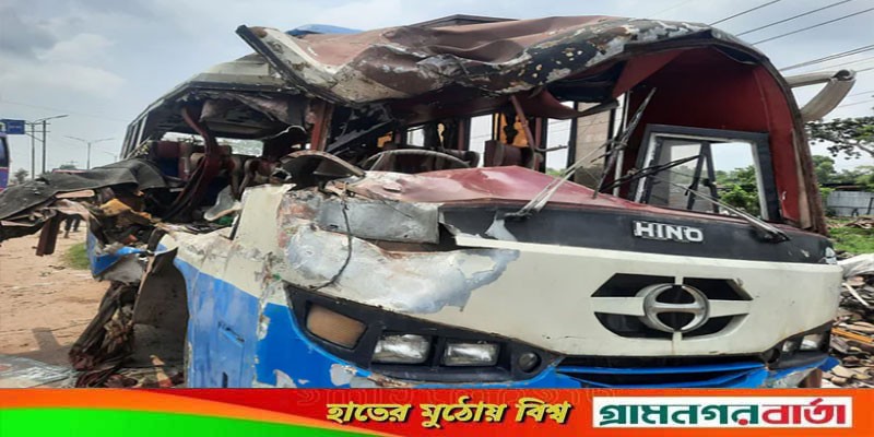 সড়কে ঝরল পরমাণু শক্তি কমিশনের বিজ্ঞানীসহ ৪ জনের প্রাণ সড়কে ঝরল পরমাণু শক্তি কমিশনের বিজ্ঞানীসহ ৪ জনের প্রাণ