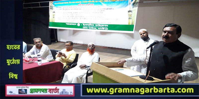 সন্ত্রাস ও জঙ্গীবাদ প্রতিরোধ মসজিদের ইমামদের ভূমিকা রাখতে হবে: শাজাহান খান সন্ত্রাস ও জঙ্গীবাদ প্রতিরোধ মসজিদের ইমামদের ভূমিকা রাখতে হবে: শাজাহান খান
