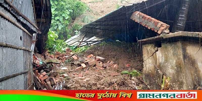 চট্টগ্রামে ভারী বর্ষণে পাহাড় ধসে দুই বোনসহ চারজনের প্রাণহানি চট্টগ্রামে ভারী বর্ষণে পাহাড় ধসে দুই বোনসহ চারজনের প্রাণহানি
