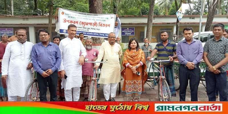 শিবগঞ্জে জেলেদের মাঝে ভ্যানগাড়ী বিতরণ শিবগঞ্জে জেলেদের মাঝে ভ্যানগাড়ী বিতরণ