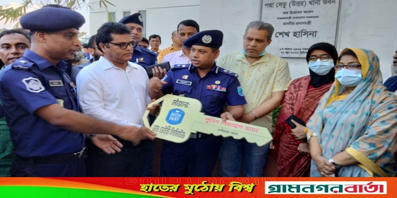 মুন্সিগঞ্জের লৌহজং থানায় এ্যাবা গ্রুপের পুলিশ ভ্যান উপহার মুন্সিগঞ্জের লৌহজং থানায় এ্যাবা গ্রুপের পুলিশ ভ্যান উপহার