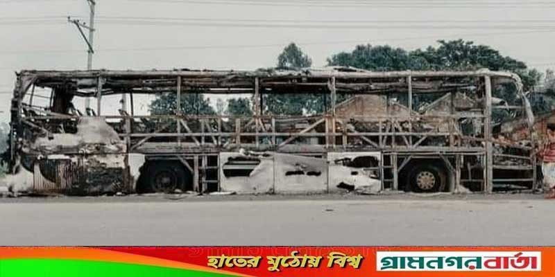 শিবগঞ্জ মোকামতলায় যাত্রীবাহী চলন্ত বাসে আগুন শিবগঞ্জ মোকামতলায় যাত্রীবাহী চলন্ত বাসে আগুন