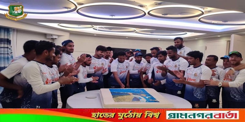 পদ্মা সেতুর উদ্বোধন, কেক কাটল জাতীয় ক্রিকেট দল পদ্মা সেতুর উদ্বোধন, কেক কাটল জাতীয় ক্রিকেট দল