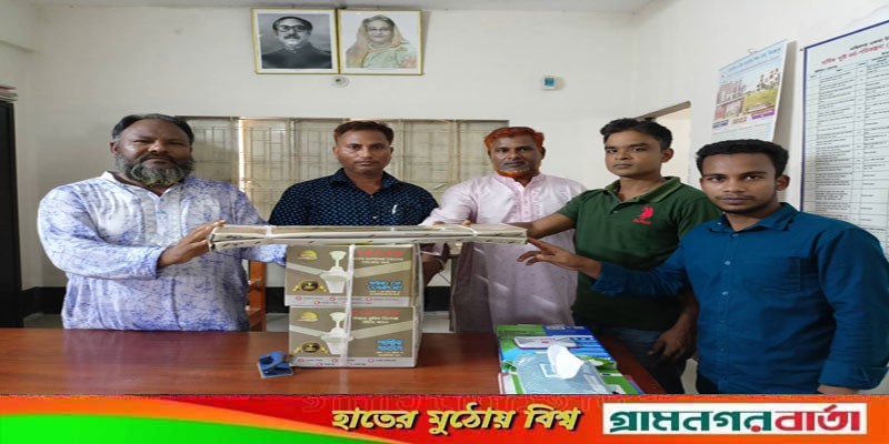হারাগাছে শিক্ষার্থীদের জন্য ফ্যান দিল জহুরা ফাউন্ডেশন হারাগাছে শিক্ষার্থীদের জন্য ফ্যান দিল জহুরা ফাউন্ডেশন