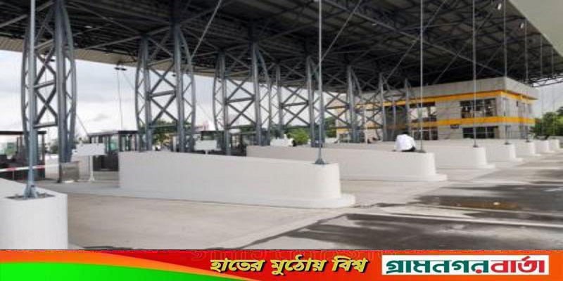 বাসের ধাক্কায় ক্ষতিগ্রস্ত পদ্মা সেতুর বুথের ব্যারিয়ার বাসের ধাক্কায় ক্ষতিগ্রস্ত পদ্মা সেতুর বুথের ব্যারিয়ার