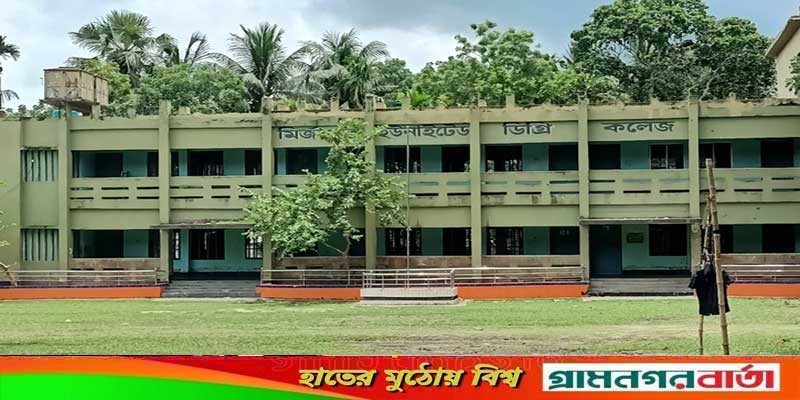 শিক্ষকের গলায় জুতার মালা দেয়ার ঘটনায় মামলা, গ্রেফতার ৩ শিক্ষকের গলায় জুতার মালা দেয়ার ঘটনায় মামলা, গ্রেফতার ৩