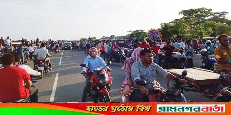 এবার পদ্মা সেতুর দুই প্রান্তে মোটরসাইকেল চলাচল নিষিদ্ধের প্রস্তাব এবার পদ্মা সেতুর দুই প্রান্তে মোটরসাইকেল চলাচল নিষিদ্ধের প্রস্তাব