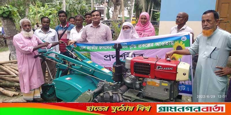 বাগেরহাটে বিনামুল্যে কৃষকের মাঝে ধানের বীজ ও সার বিতরণ বাগেরহাটে বিনামুল্যে কৃষকের মাঝে ধানের বীজ ও সার বিতরণ