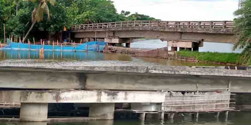 বাগেরহাটে হোজির নদী দখল করে মৎস্য ঘের বাগেরহাটে হোজির নদী দখল করে মৎস্য ঘের