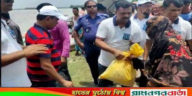 কুড়িগ্রামে বানভাসী মানুষের মাঝে এসএসসি ৯৩ ব্যাচ সিরাজদিখানের ত্রাণ সামগ্রী বিতরণ কুড়িগ্রামে বানভাসী মানুষের মাঝে এসএসসি ৯৩ ব্যাচ সিরাজদিখানের ত্রাণ সামগ্রী বিতরণ