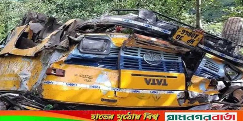 হিমাচলে যাত্রীবাহী বাস খাদে পড়ে শিশুসহ নিহত ১৬ হিমাচলে যাত্রীবাহী বাস খাদে পড়ে শিশুসহ নিহত ১৬